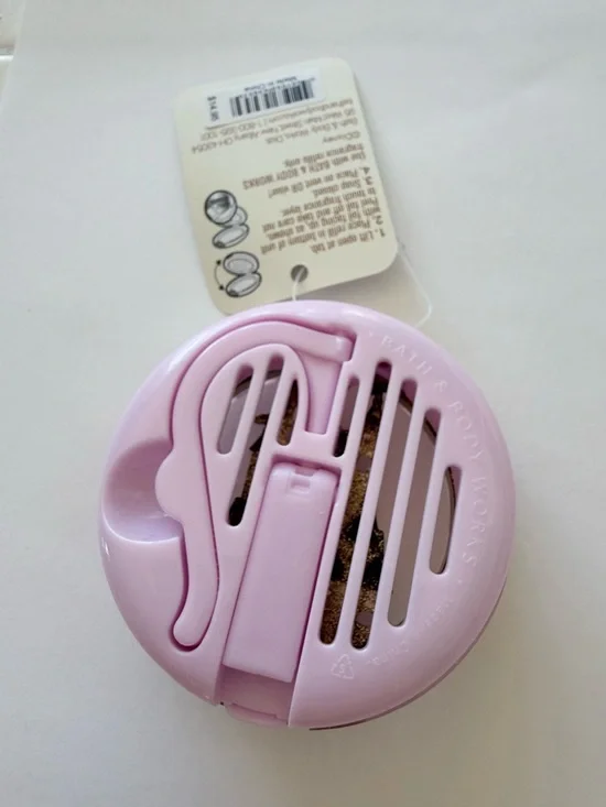 Bath & Body Works Disney Castle Car Fragrance Vent/Visor Clip NWT - Picture 2 of 5